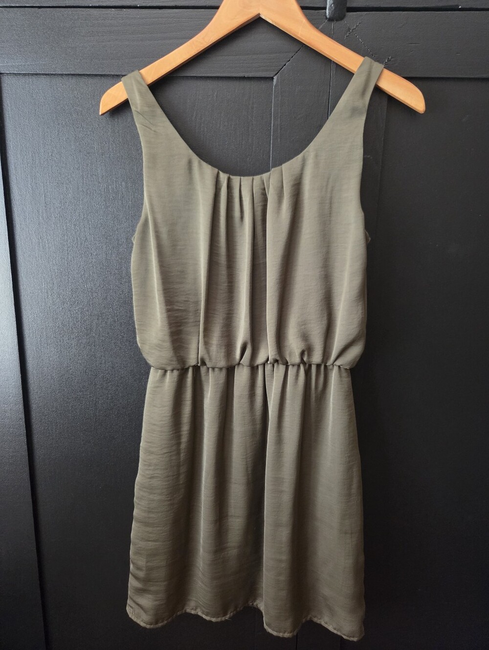 Women's City Triangles Olive Green Pleated Scoop Dress ~ Size Medium - Picture 6 of 9
